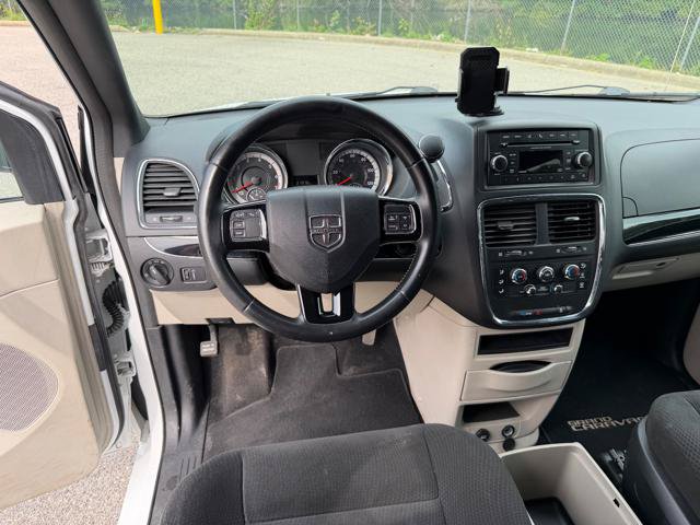Used 2016 Dodge Grand Caravan SE FWD image 37