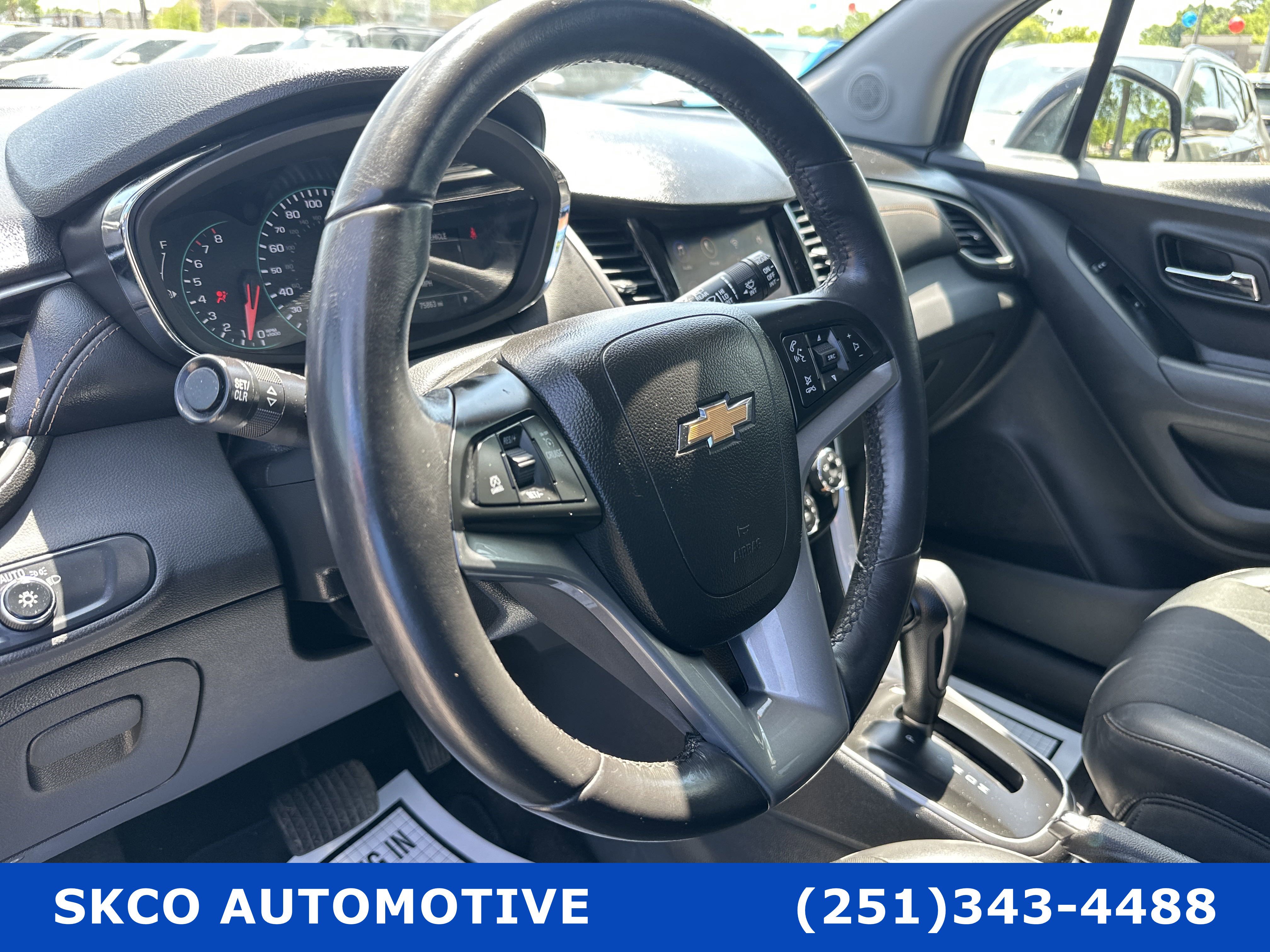 Used 2022 Chevrolet Trax LT w/ LT Convenience Package image 19