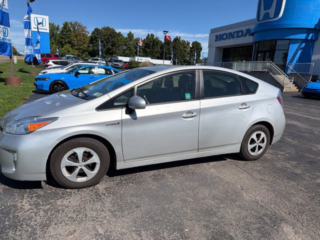 Used 2014 Toyota Prius Three FWD image 3