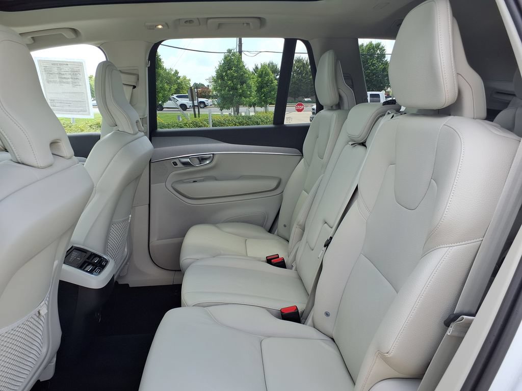 Used 2025 Volvo XC90 B5 Core AWD/4WD image 19