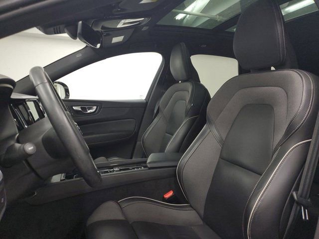Used 2022 Volvo XC60 B6 R-Design image 15
