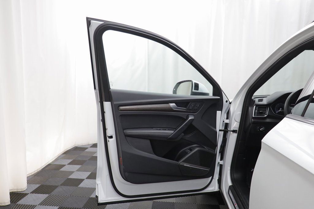 Used 2025 Audi Q5 e Premium Plus w/ Premium Plus Package image 4