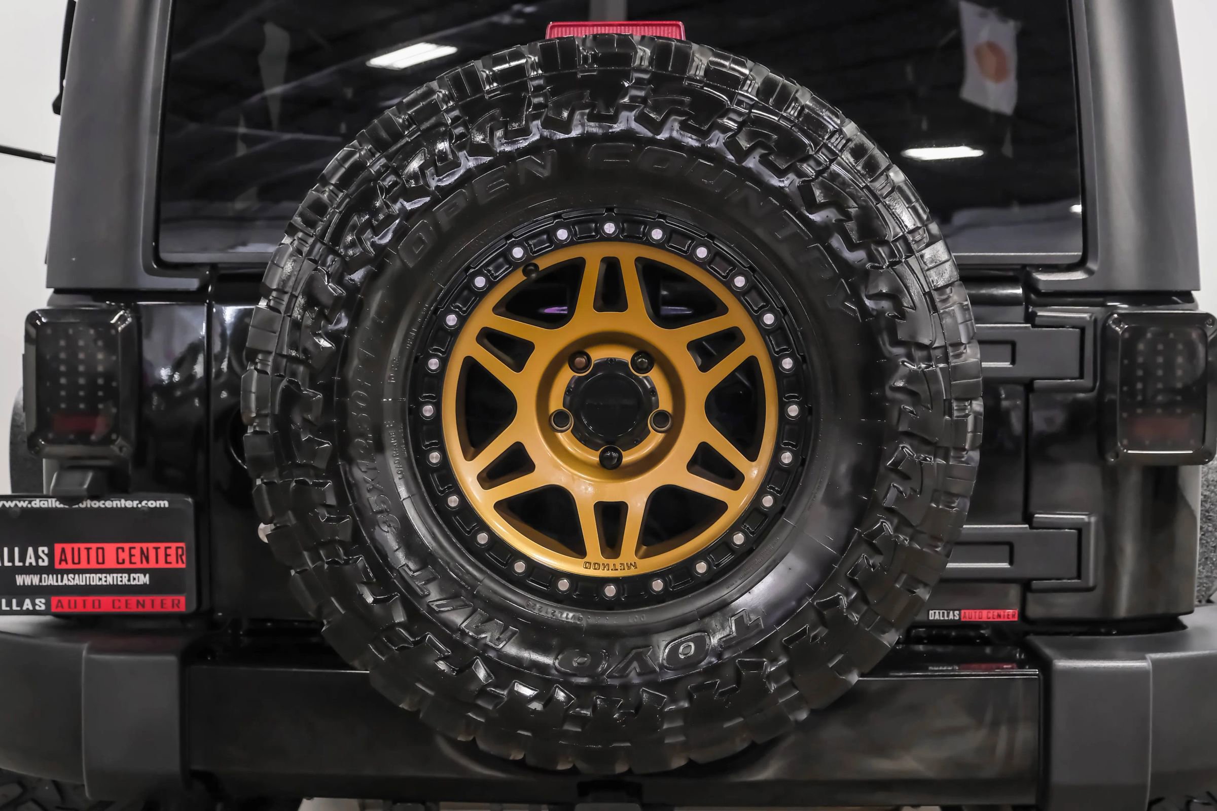 Used 2014 Jeep Wrangler Unlimited Sahara image 40