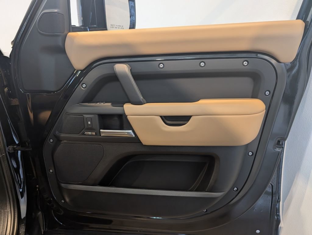 Used 2025 Land Rover Defender 110 X-Dynamic SE image 30