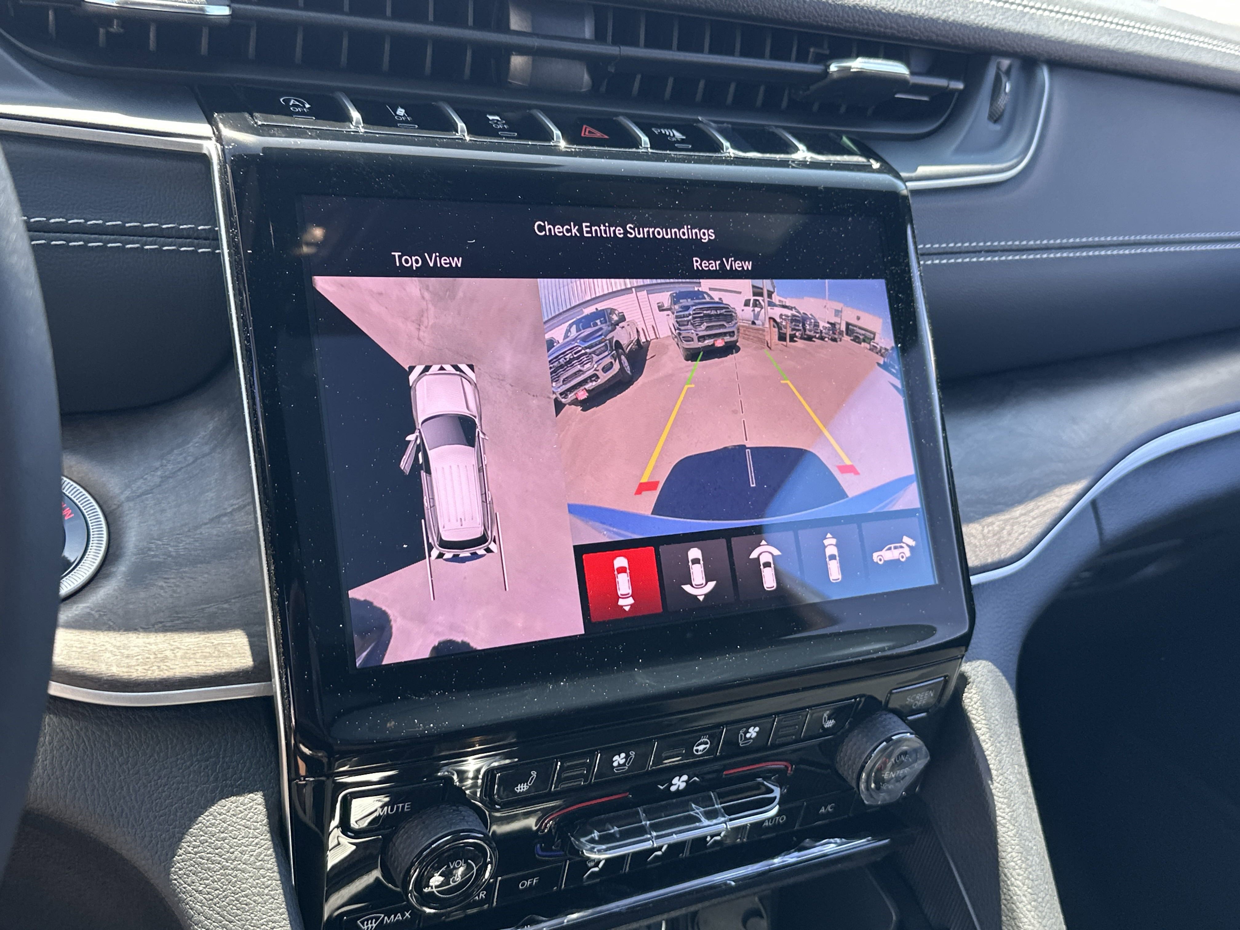 New 2025 Jeep Grand Cherokee Limited w/ Luxury Tech Group II image 22