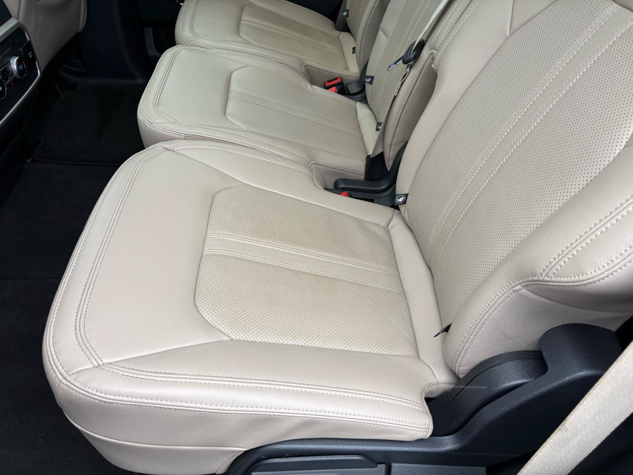 Certified 2024 Ford Expedition Limited image 43