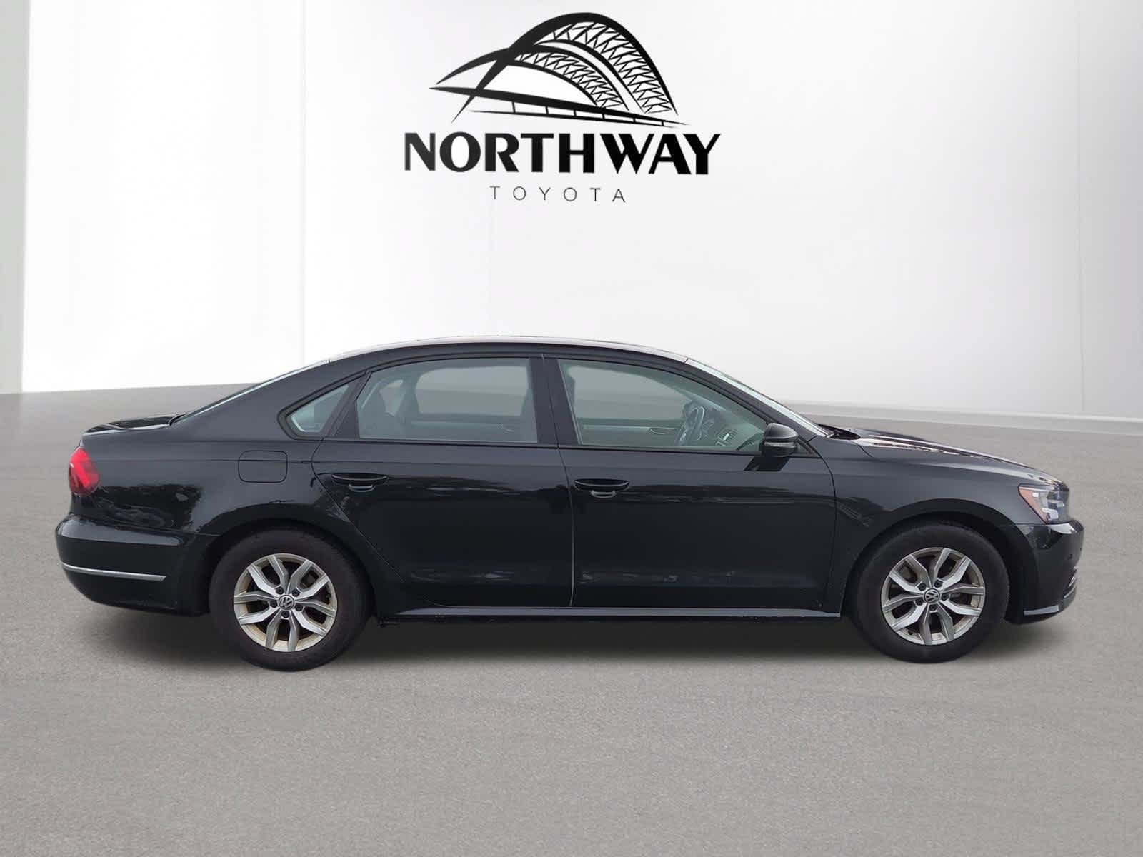 Used 2018 Volkswagen Passat 2.0T S FWD image 2