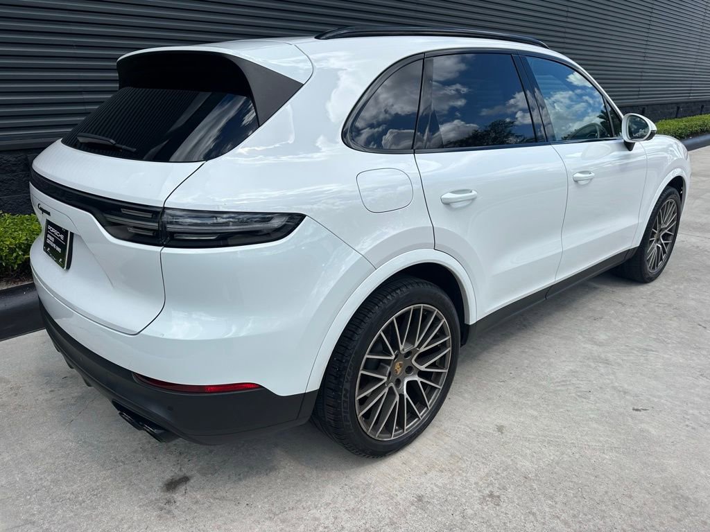 Certified 2023 Porsche Cayenne Platinum Edition image 9