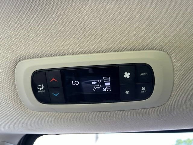 Used 2024 Chrysler Pacifica Limited FWD image 43