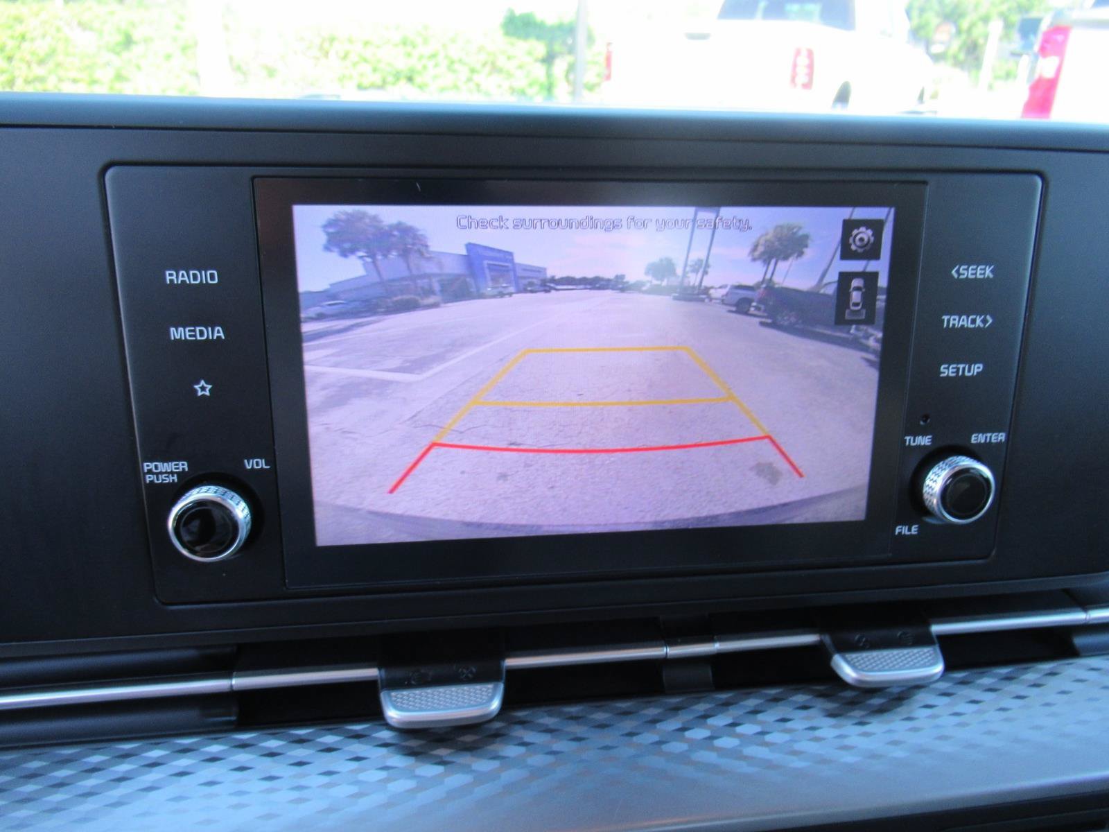 Used 2022 Kia Carnival LX FWD image 34