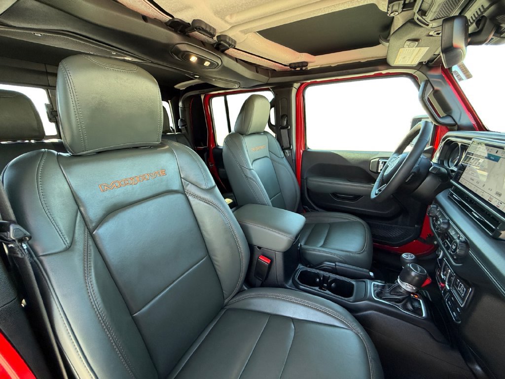 Used 2025 Jeep Gladiator Mojave AWD/4WD image 29