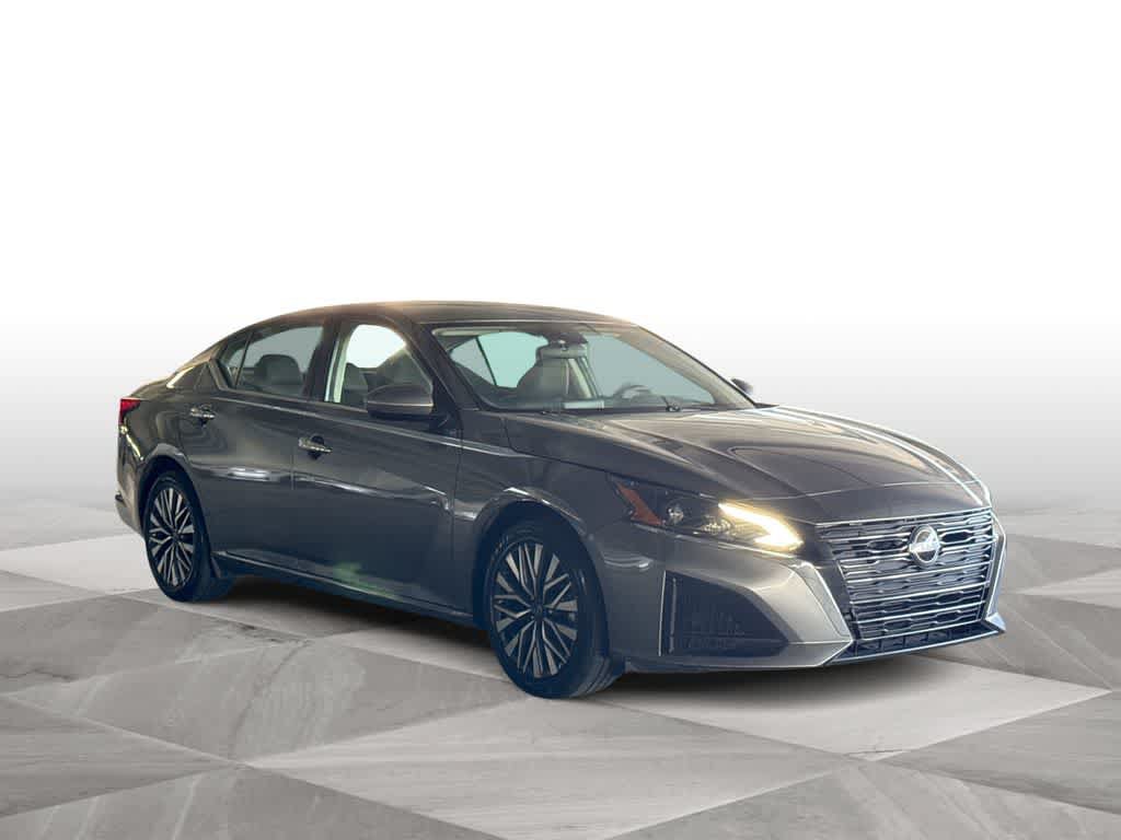 Used 2023 Nissan Altima 2.5 SV FWD image 2