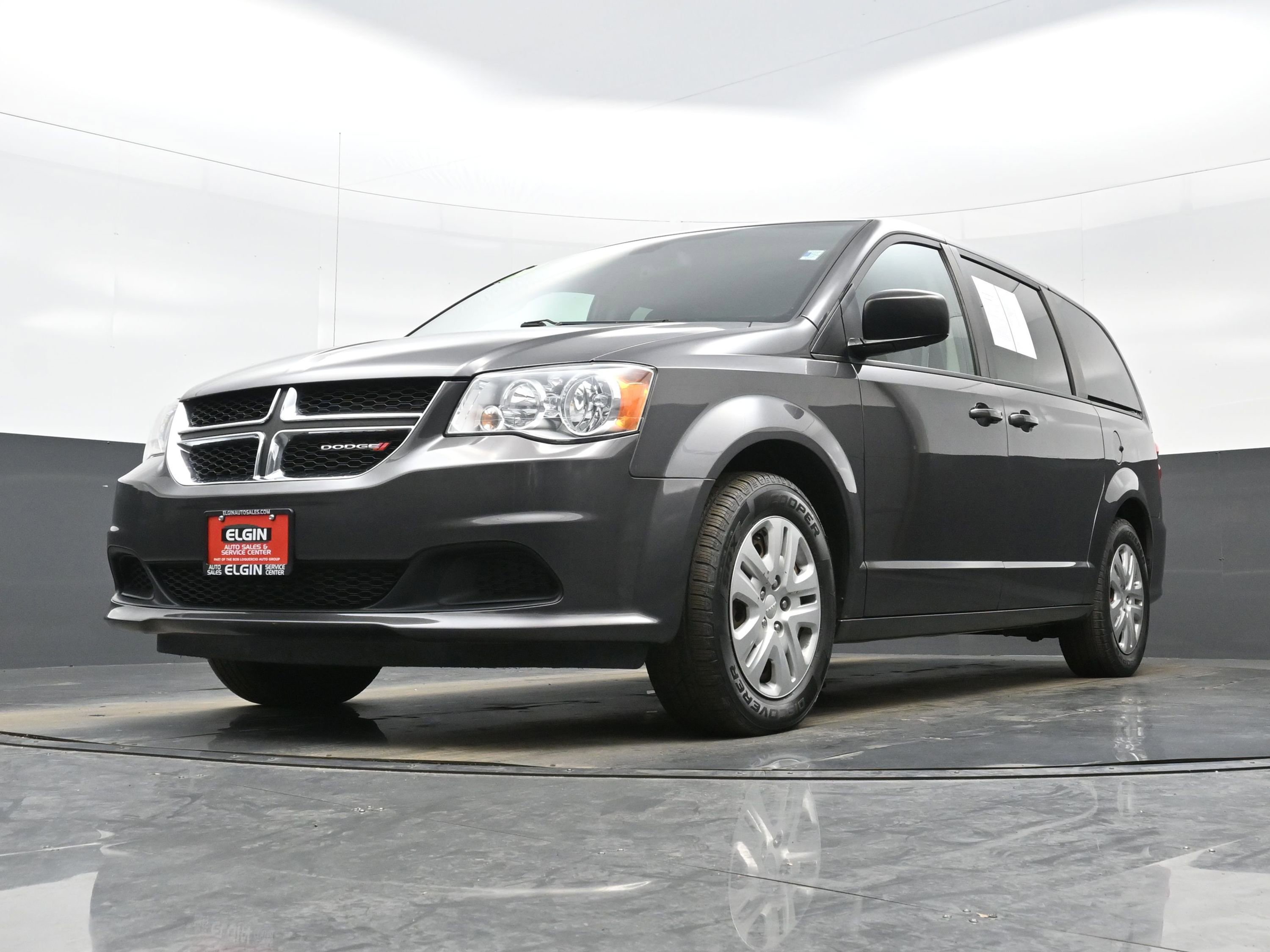 Used 2018 Dodge Grand Caravan SE w/ UConnect Hands-Free Group image 25