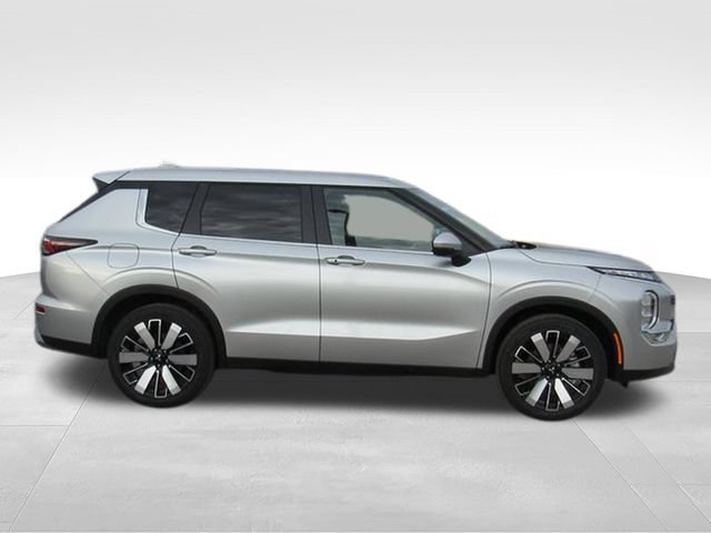 New 2026 Mitsubishi Outlander SE FWD image 2