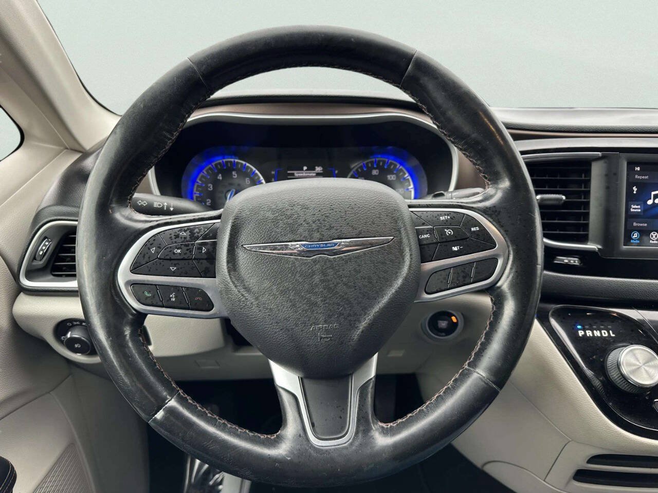 Used 2019 Chrysler Pacifica Touring-L FWD image 24