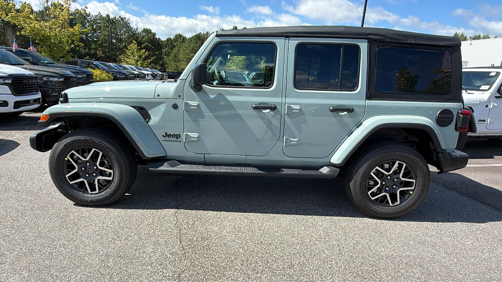 New 2027 Jeep Wrangler Unlimited Sahara AWD/4WD image 11