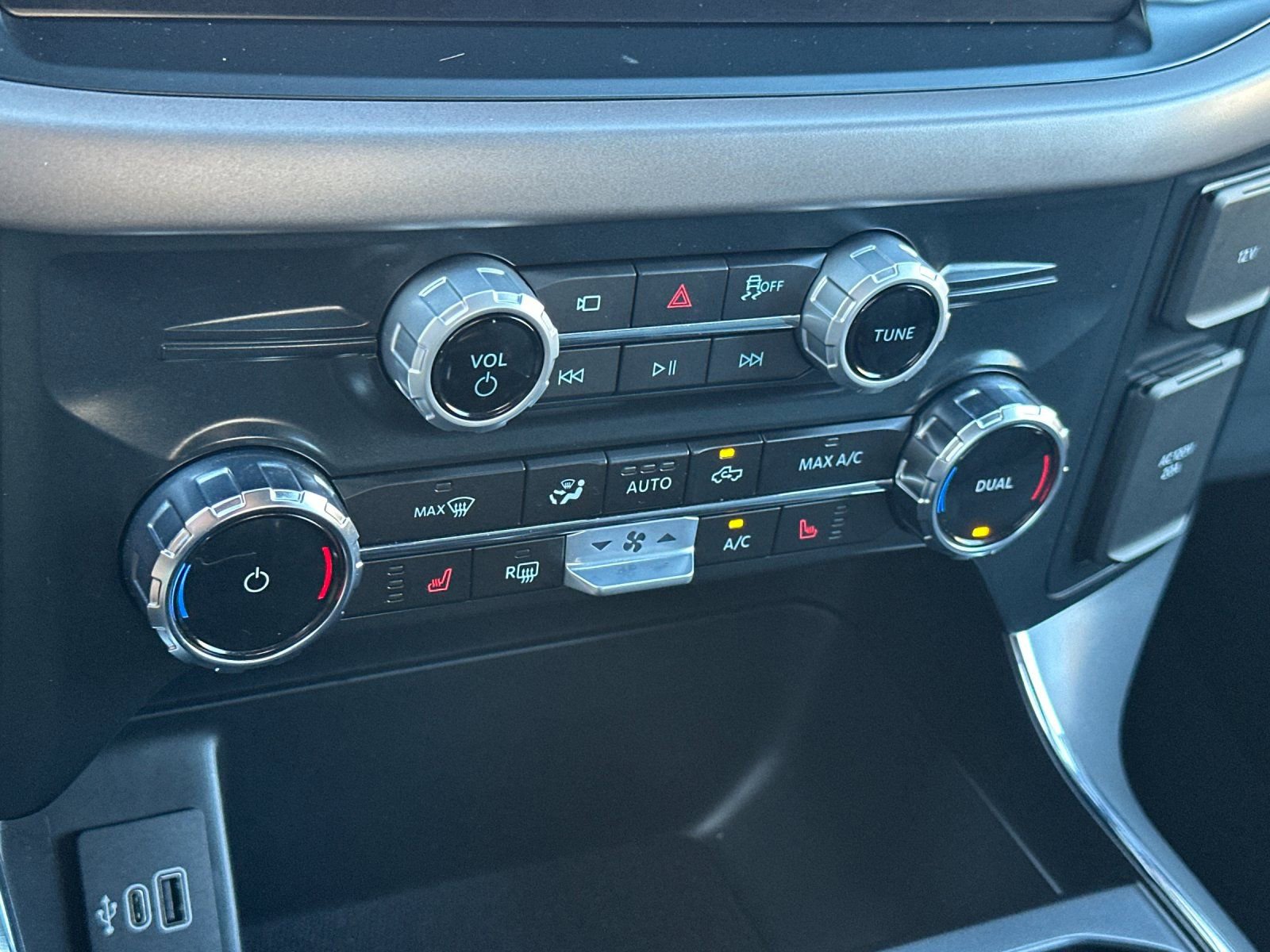 Used 2025 Ford F150 Lightning XLT image 24