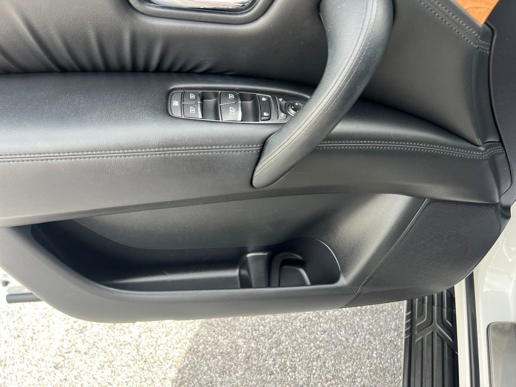 Used 2021 Nissan Armada SL w/ Captain's Chairs Package image 11