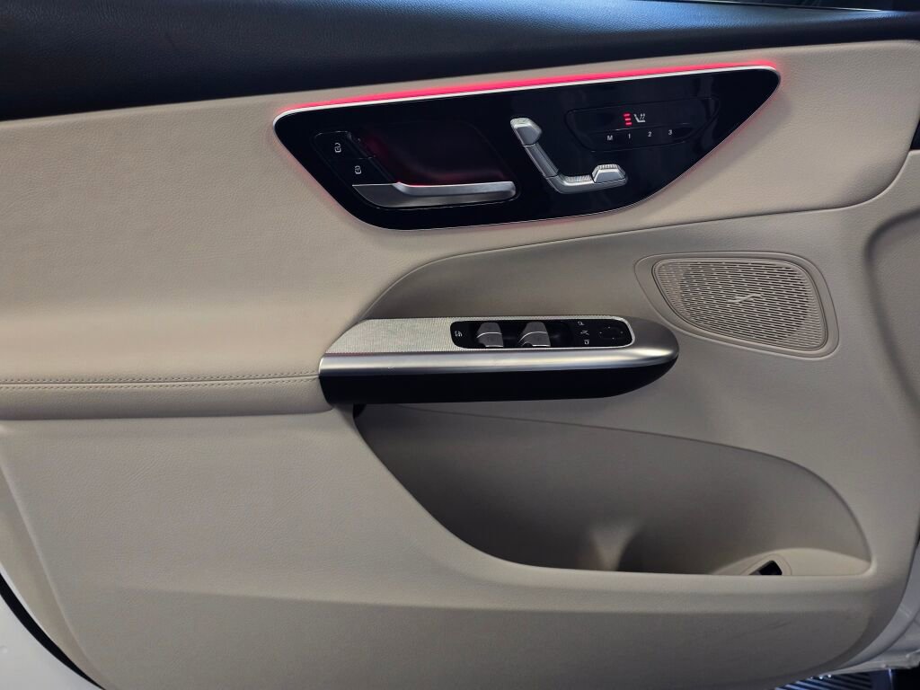 Used 2025 Mercedes-Benz GLC 300 GLC 300 image 32