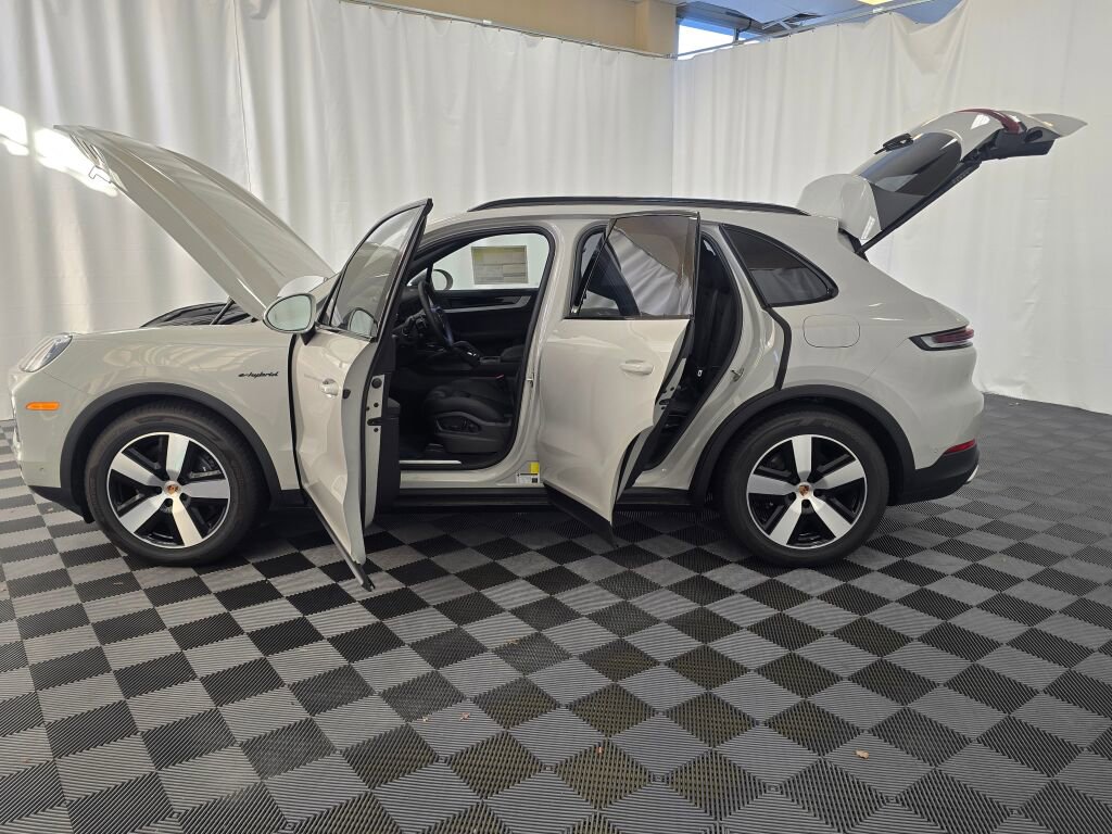 New 2026 Porsche Cayenne E-Hybrid image 13