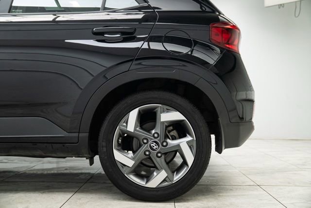 Used 2023 Hyundai Venue SEL image 32