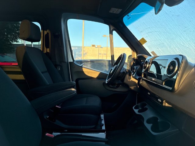 Used 2025 Mercedes-Benz Sprinter 2500 image 3