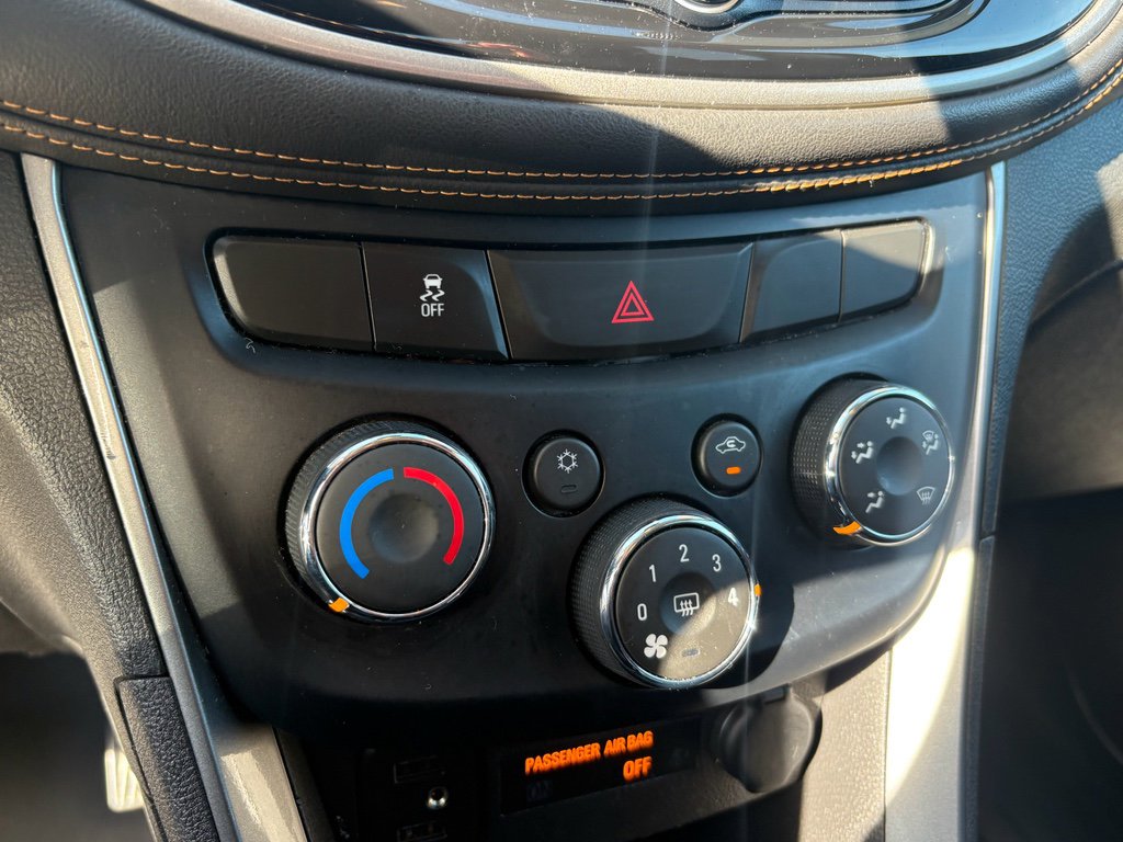 Used 2020 Chevrolet Trax LT w/ LT Convenience Package image 18
