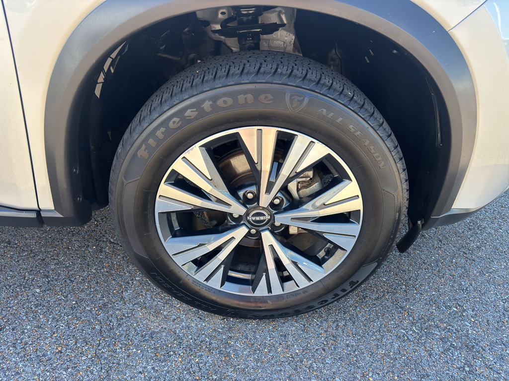 Used 2023 Nissan Rogue SV image 25