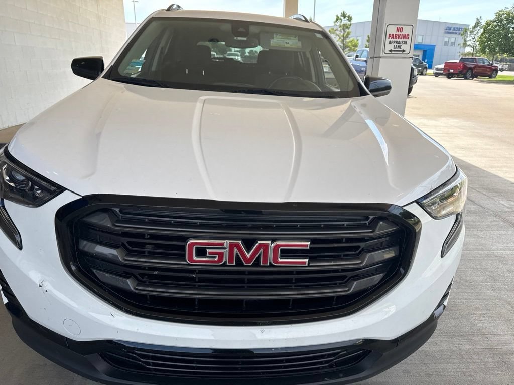 Used 2020 GMC Terrain SLE w/ Driver Convenience Package FWD image 2
