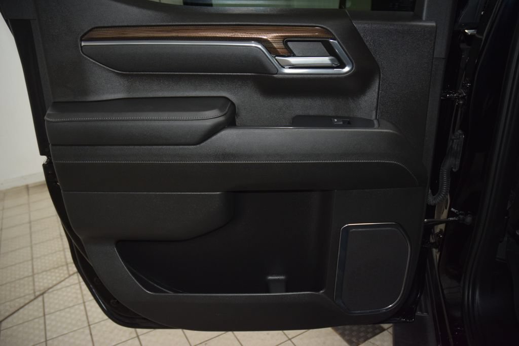 Used 2024 Chevrolet Silverado 1500 LT Trail Boss w/ Convenience Package II AWD/4WD image 47