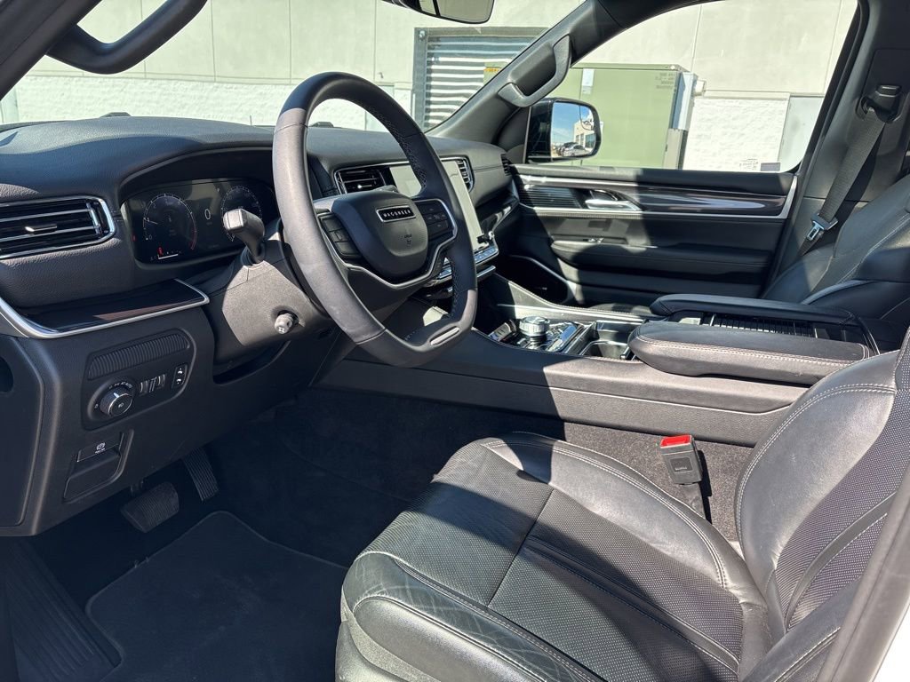 Used 2023 Jeep Wagoneer 4WD w/ Premium Group I image 7