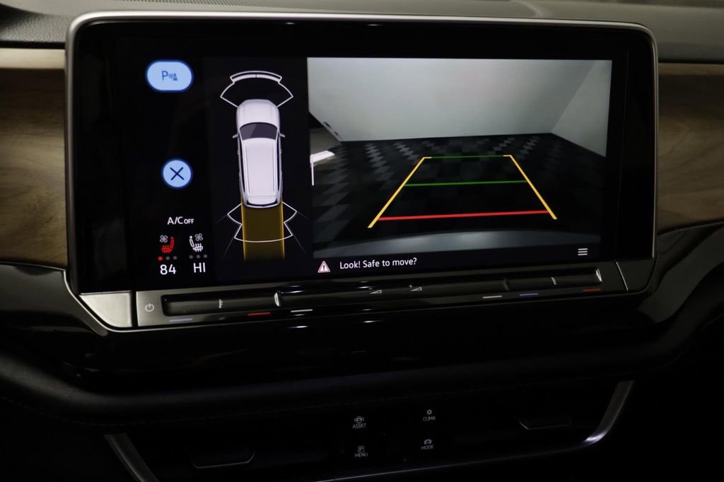 Used 2025 Volkswagen Atlas SE w/ Black Wheel Package image 9