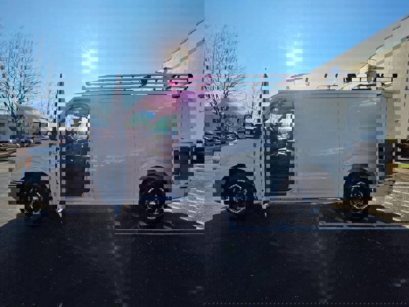 Used 2018 Nissan NV 3500 SL w/ Navigation Package image 23