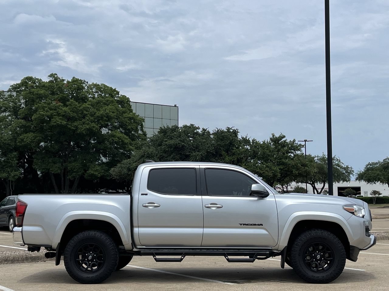 Used 2022 Toyota Tacoma SR5 RWD image 3