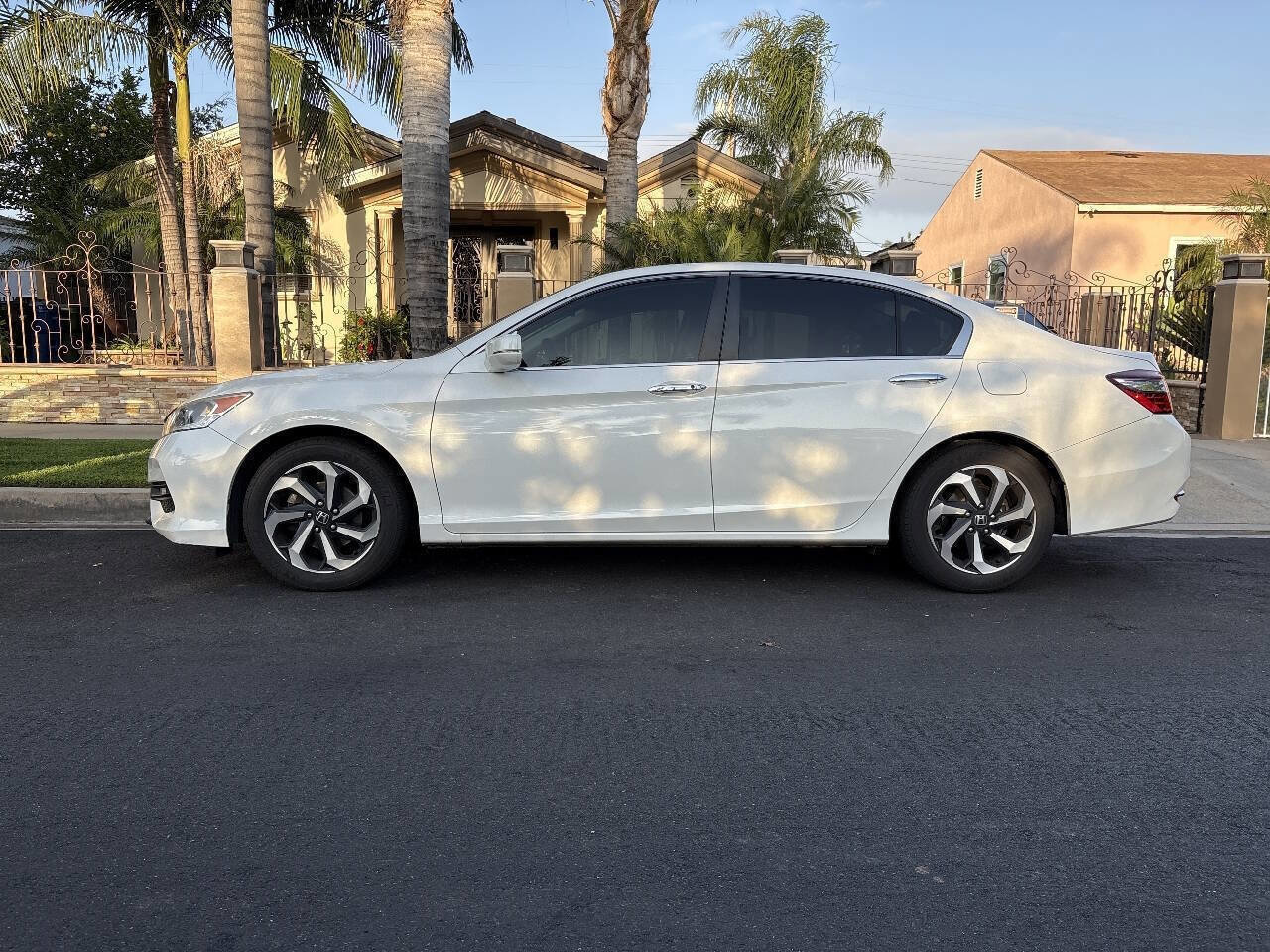 Used 2017 Honda Accord EX image 4