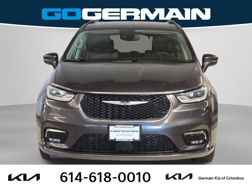 Used 2022 Chrysler Pacifica Touring-L FWD image 2
