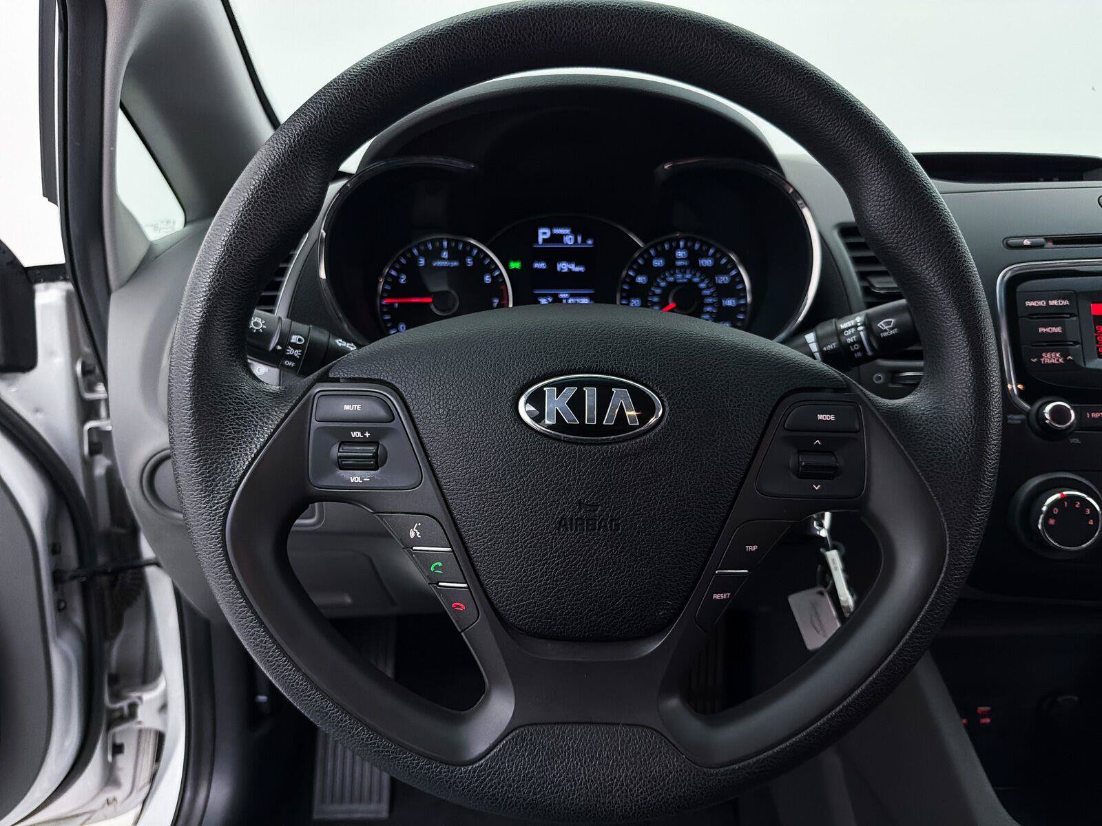 Used 2017 Kia Forte LX FWD image 4