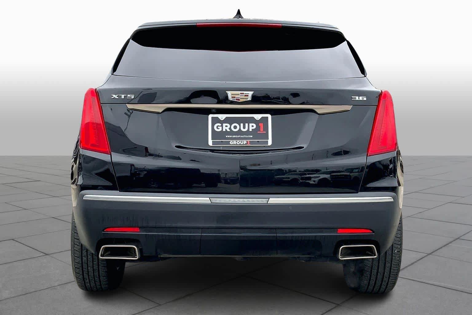Used 2018 Cadillac XT5 Luxury w/ Driver Awareness Package FWD image 5