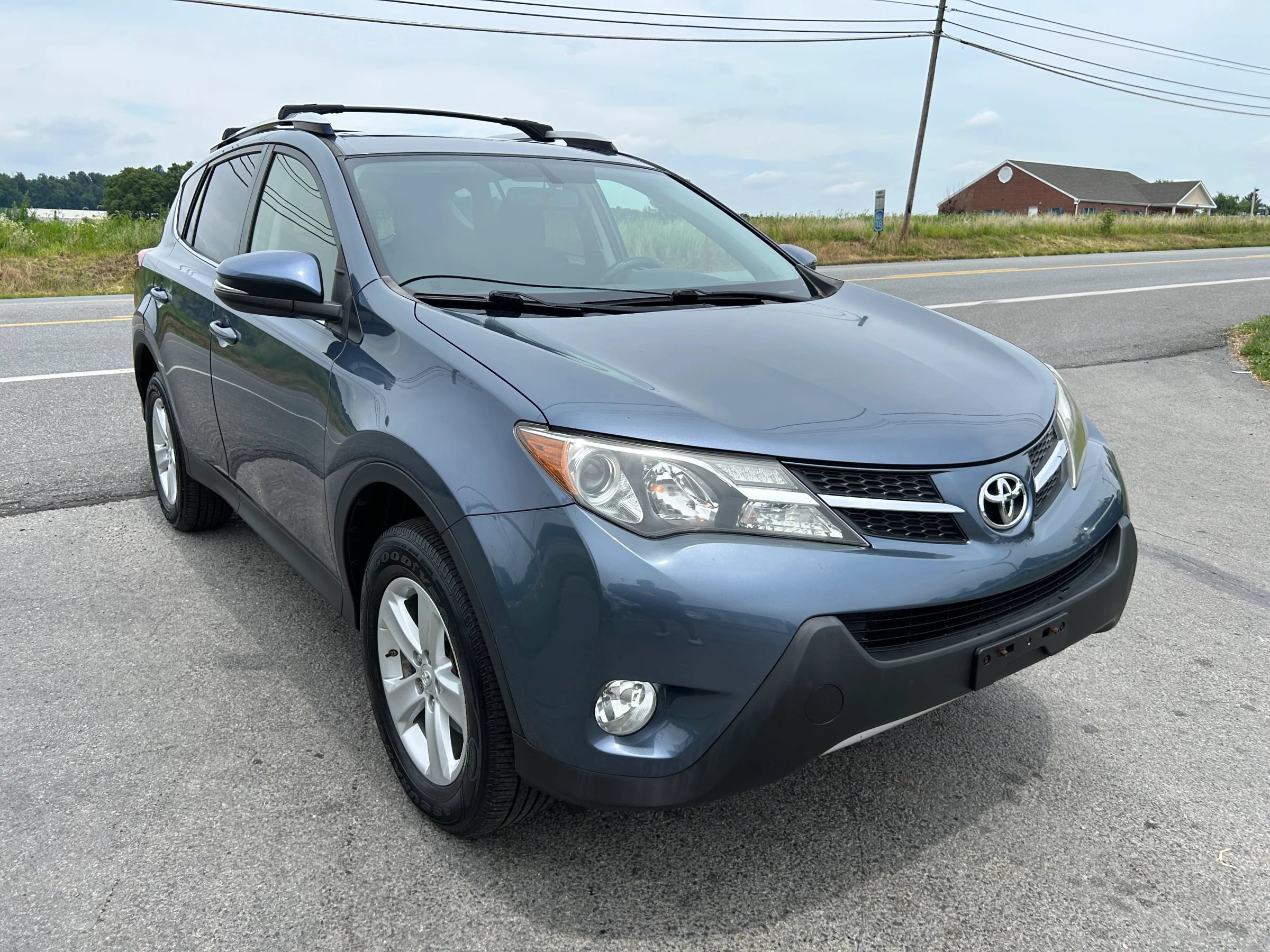 Used 2013 Toyota RAV4 XLE AWD/4WD image 5