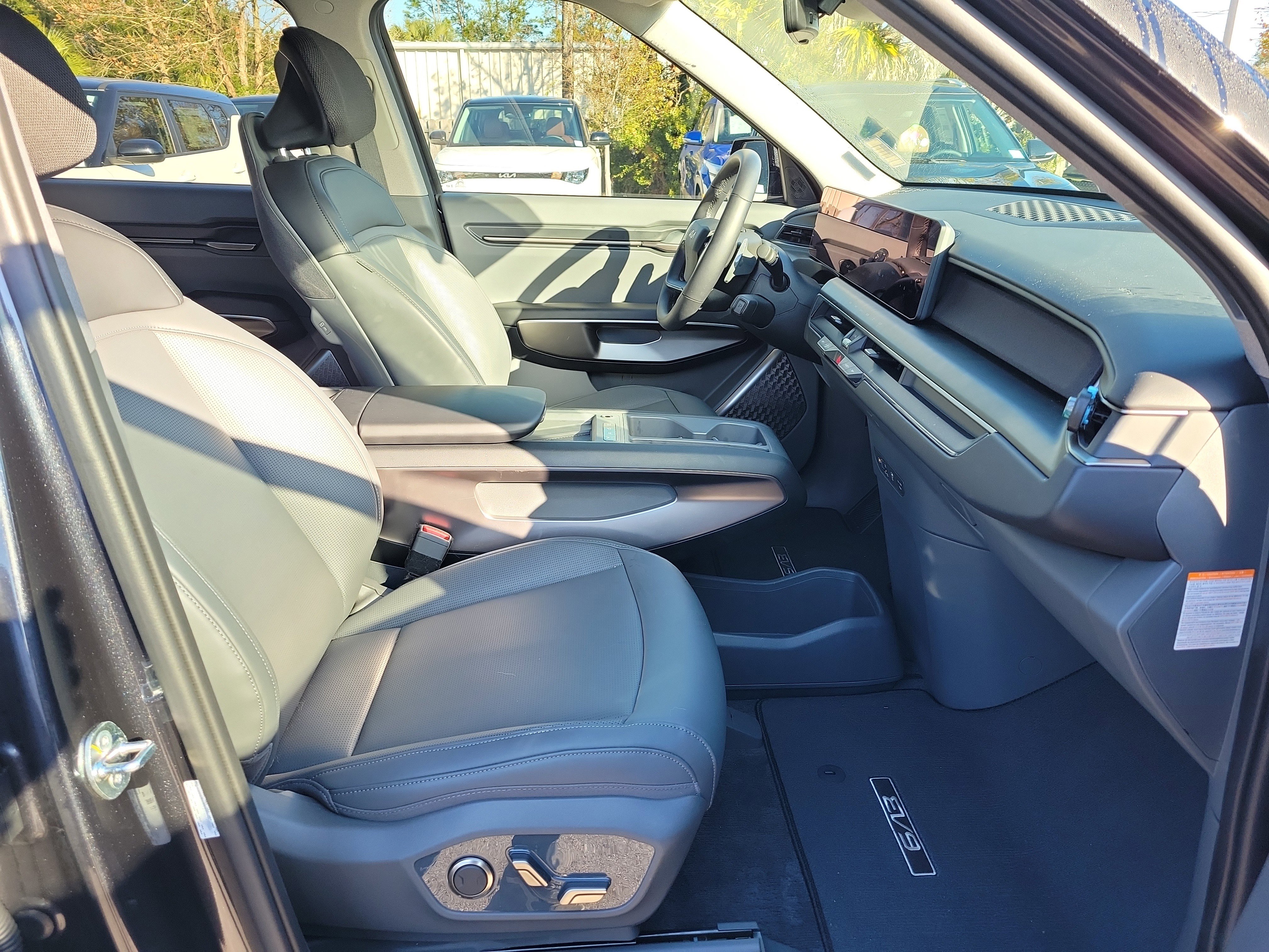 Certified 2026 Kia EV9 Light image 7