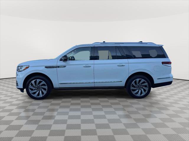 Used 2022 Lincoln Navigator L Reserve AWD/4WD image 4