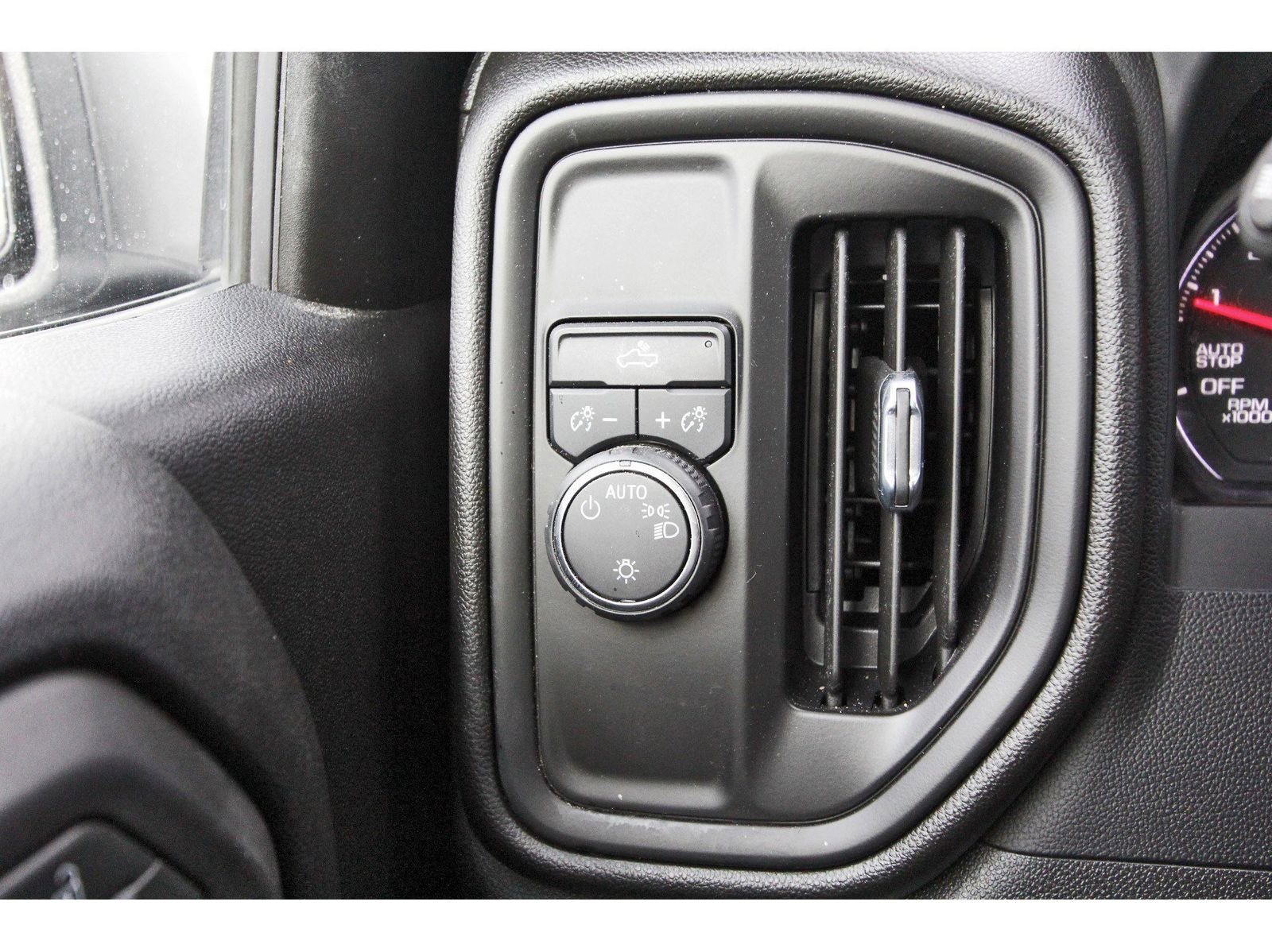 Used 2024 Chevrolet Silverado 1500 Custom image 20