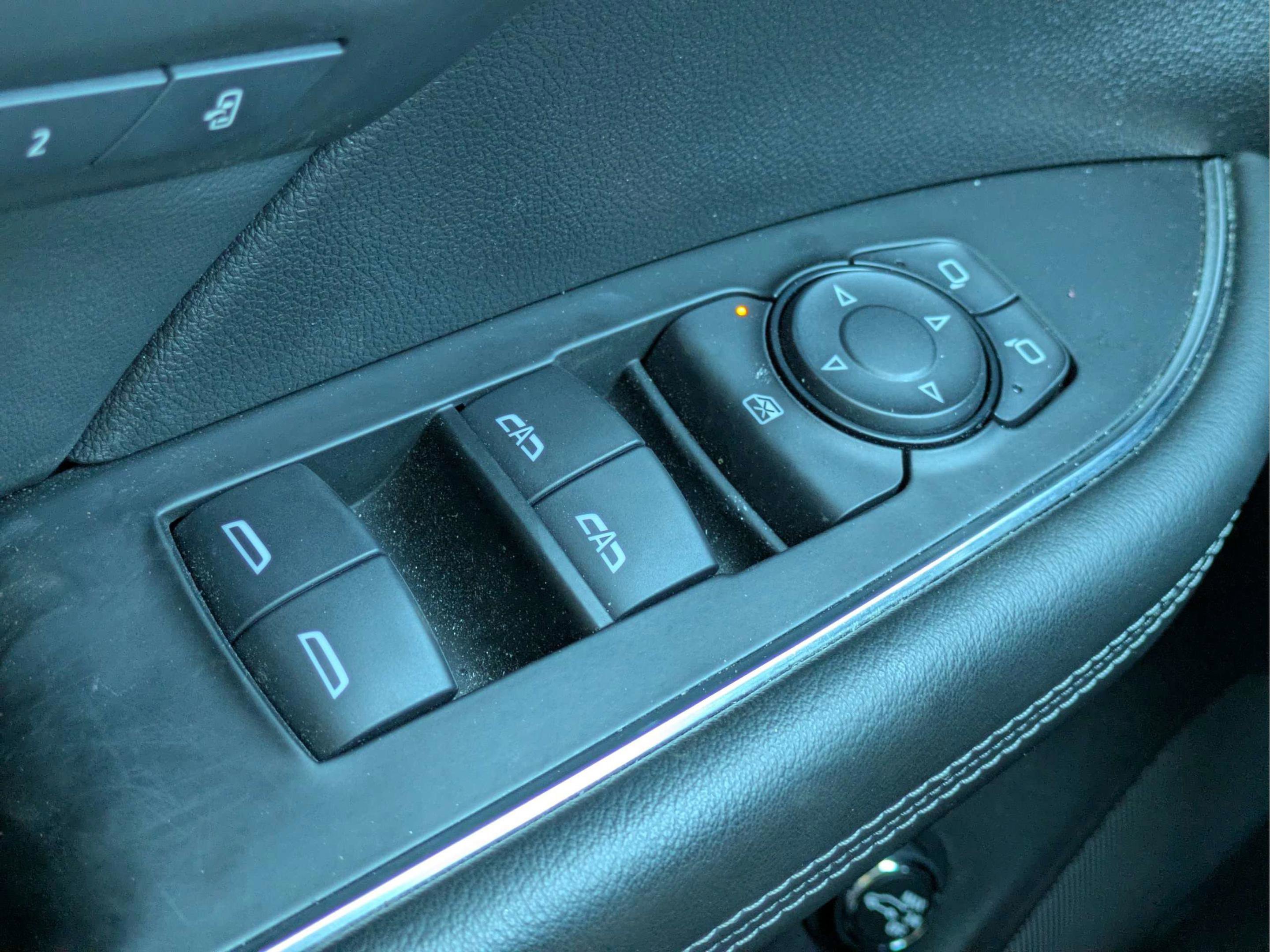 Used 2021 Buick Envision Essence w/ Technology Package I FWD image 25