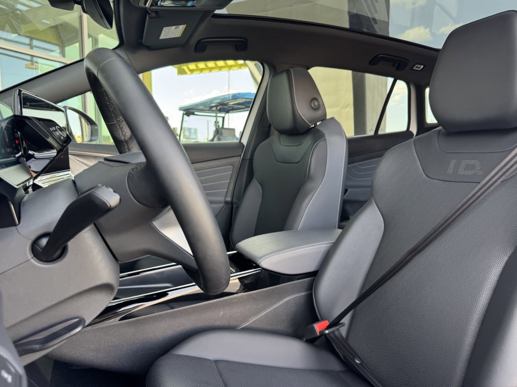 Used 2024 Volkswagen ID.4 S image 35