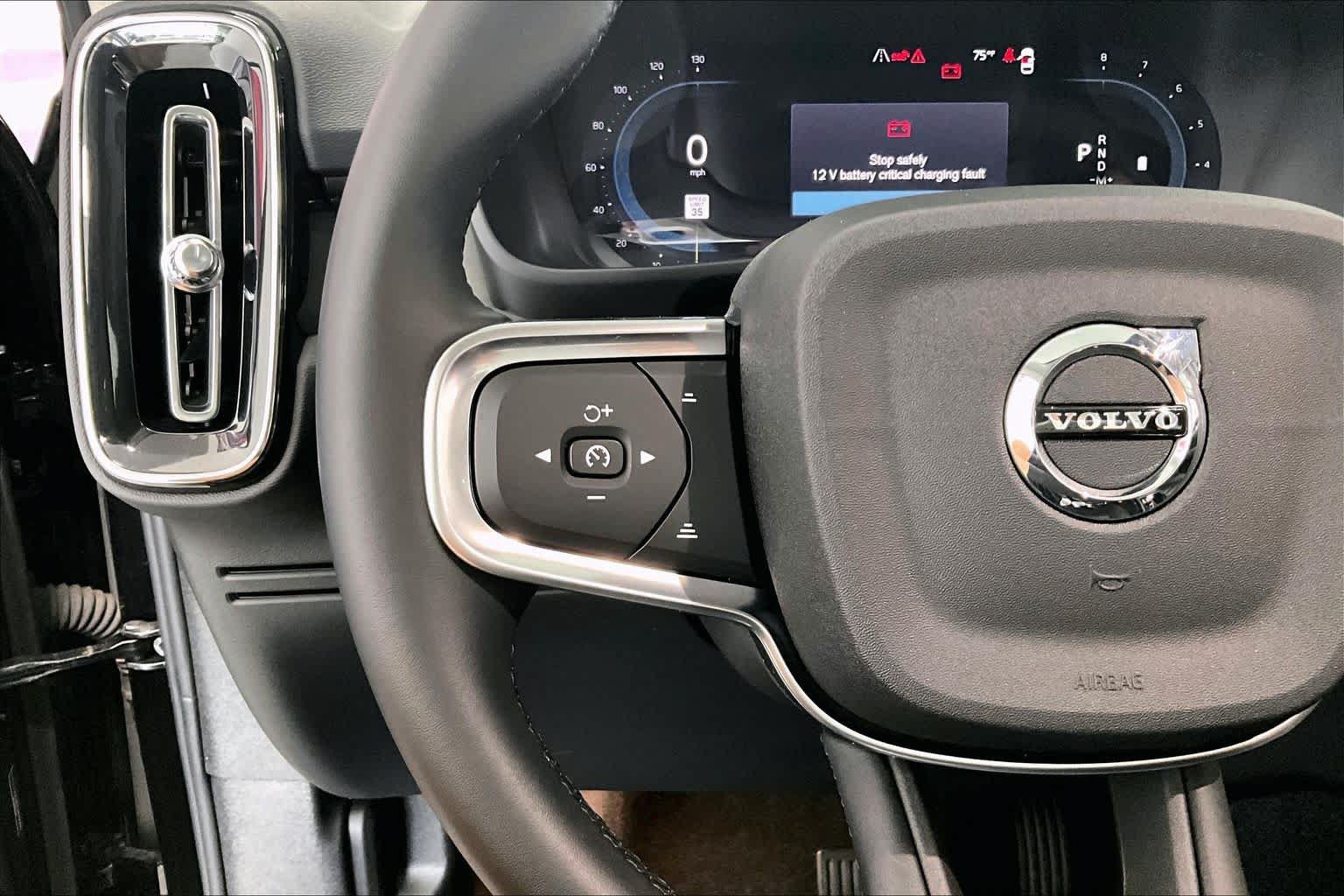 Used 2025 Volvo XC40 B5 Plus AWD/4WD image 21