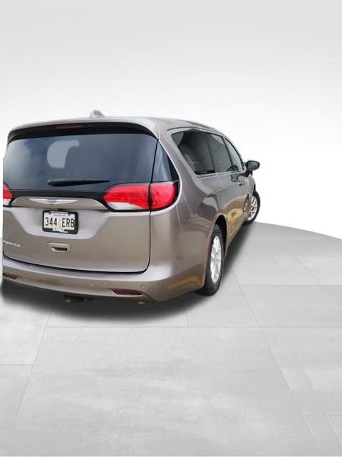 Used 2018 Chrysler Pacifica LX image 9