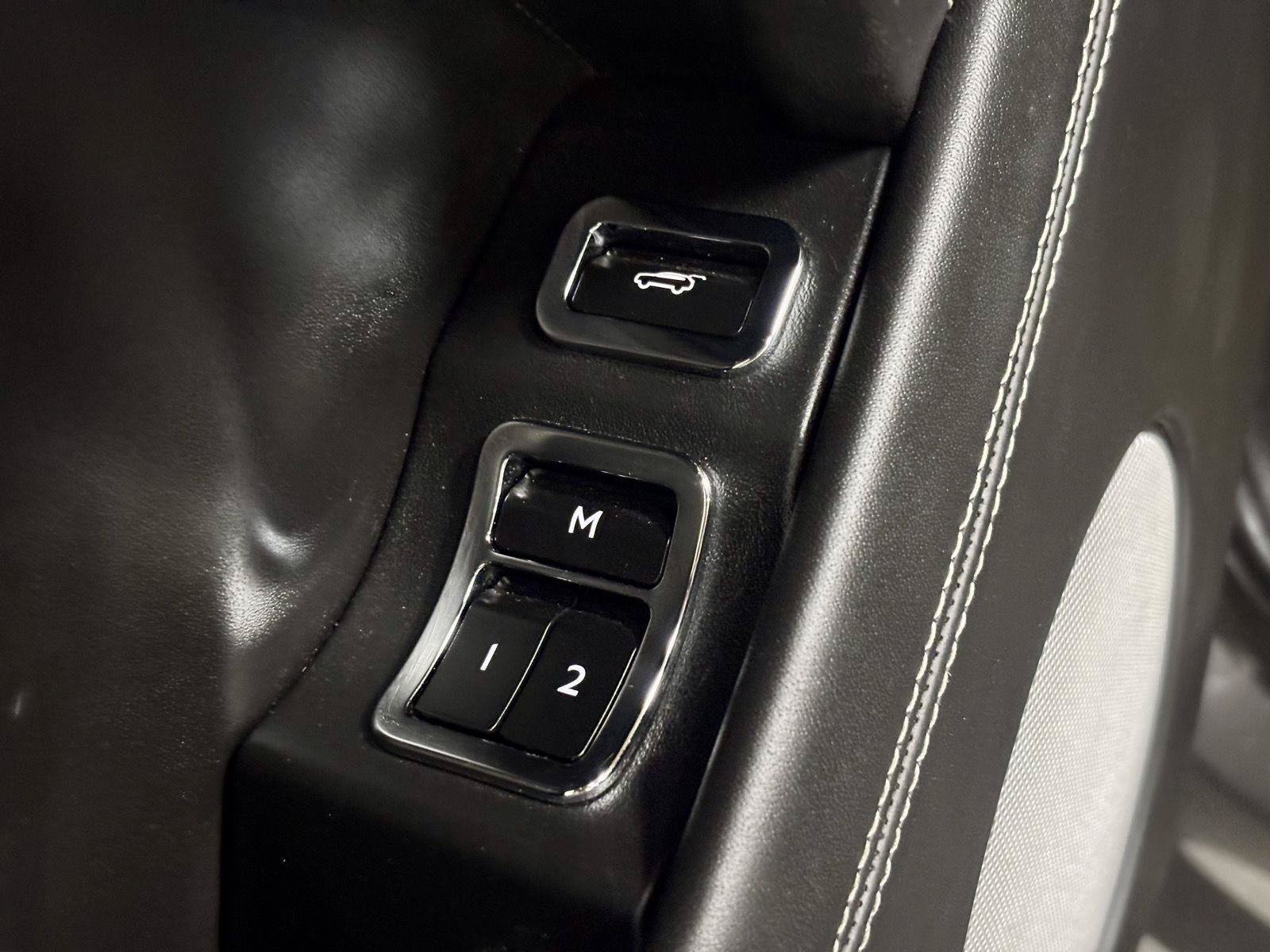 Used 2018 Bentley Bentayga AWD/4WD image 15