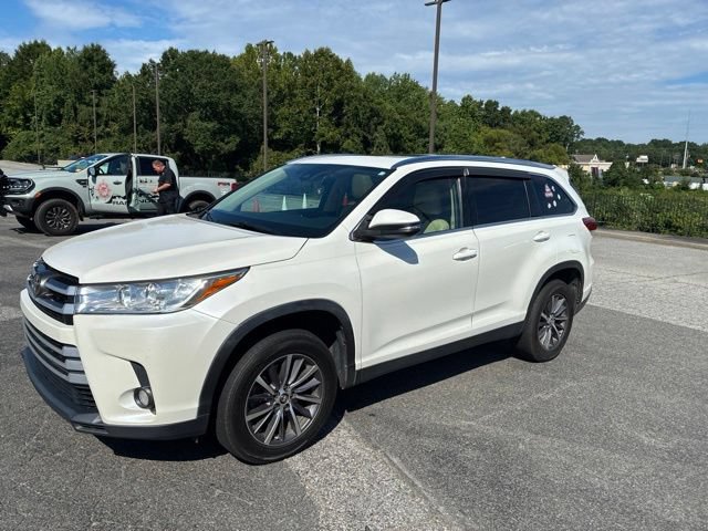 Used 2019 Toyota Highlander XLE FWD image 4