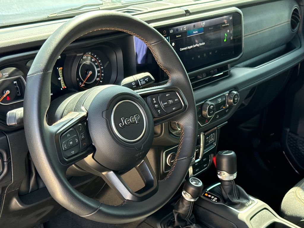 Used 2025 Jeep Gladiator Mojave AWD/4WD image 17