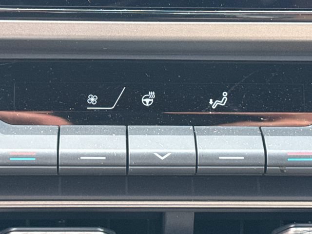 Used 2025 Toyota Camry SE w/ Convenience Package FWD image 30